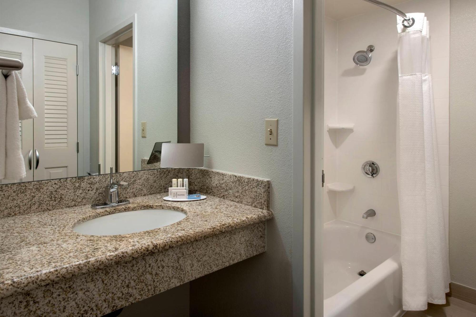 Courtyard By Marriott Boston Norwood/Canton Esterno foto